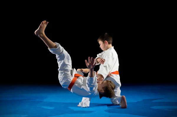 Jongens martial arts fighters — Stockfoto