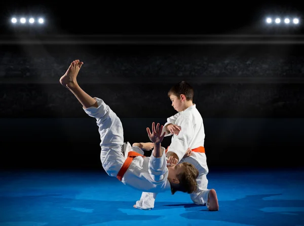 Jongens martial arts fighters — Stockfoto