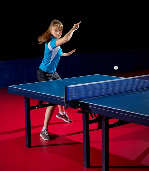 年轻女子乒乓球运动员 — 图库照片