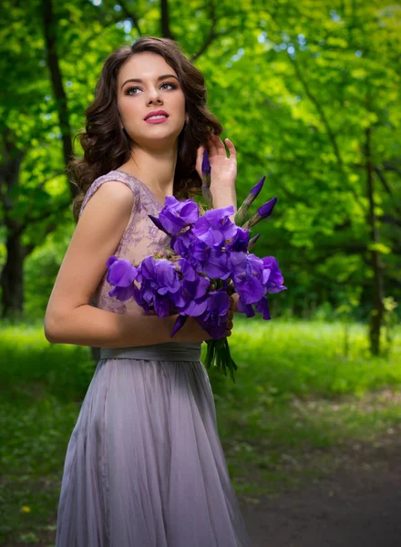 Woman in the forest — Stock Photo, Image