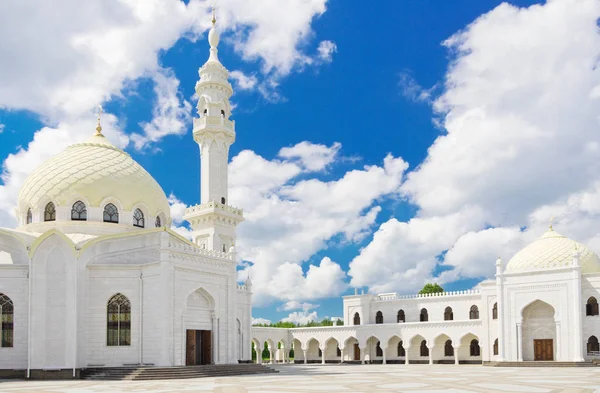 Grande mesquita branca — Fotografia de Stock