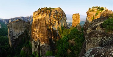 Sabah erken Meteora Dağları