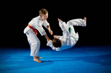 Çocuklar dövüş sanatları savaşçı