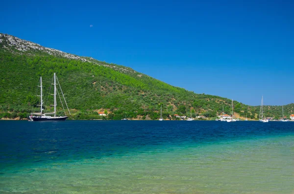 Zeilschip in zee — Stockfoto