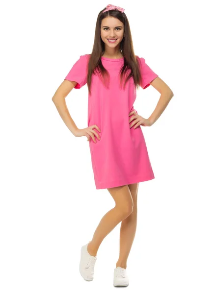 Ung kvinna i rosa klänning — Stockfoto