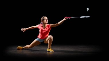 Kadın badminton oyuncu (yarı izole ver)