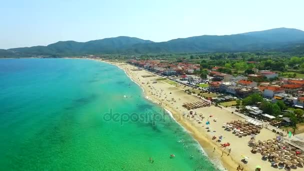 Ciudad en la costa del mar — Vídeo de stock