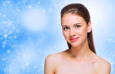 Kış arka plan üzerinde sağlıklı kadın