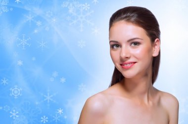 Kış zemin üzerine genç kız