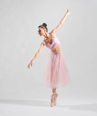 Balerin (üstünde gri yorum)