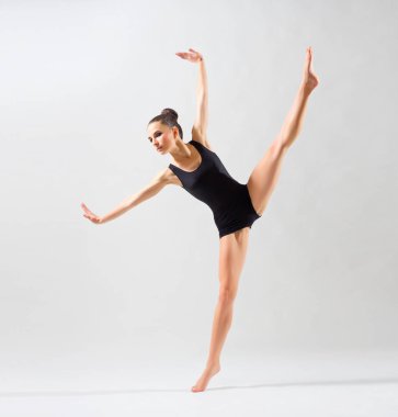 Balerin (üstünde gri yorum)