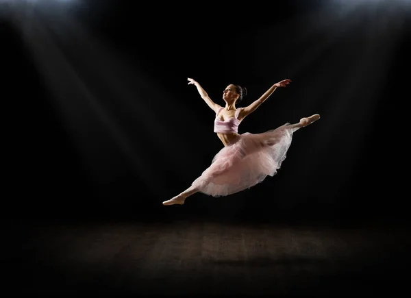 Балерина (в театральной версии ) — стоковое фото