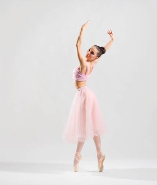 Balerin (üstünde gri yorum)