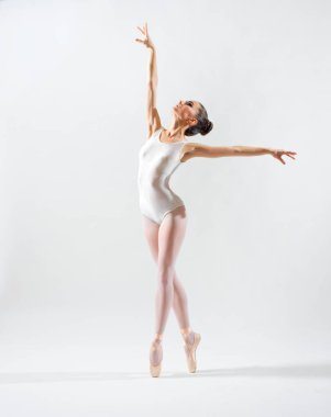 Balerin (üstünde gri yorum)