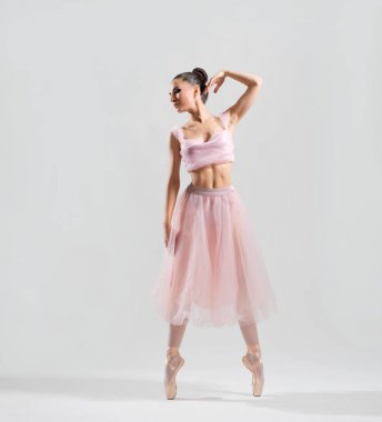 Balerin (üstünde gri yorum)