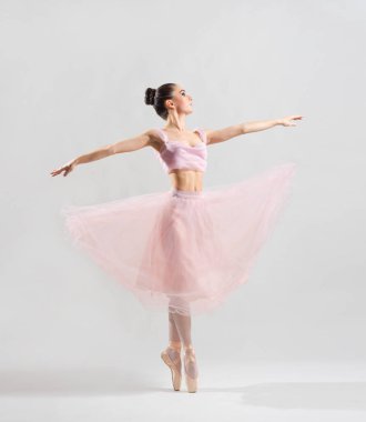 Balerin (üstünde gri yorum)