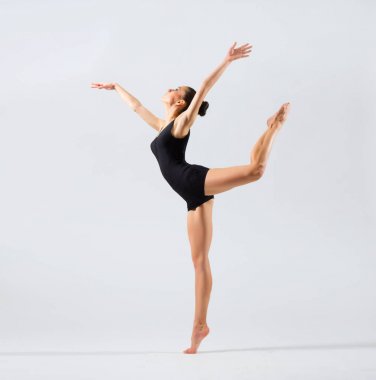 Balerin (üstünde gri yorum)