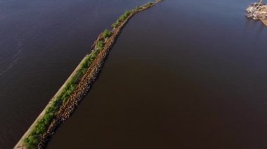 Dalgakıran gün Nehri üzerinde