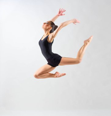 Balerin (üstünde gri yorum)