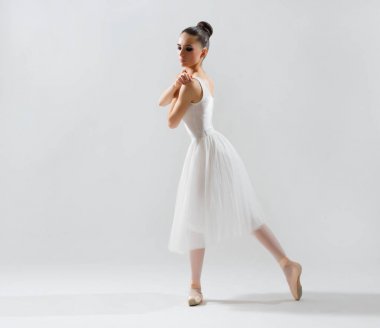 Balerin (üstünde gri yorum)