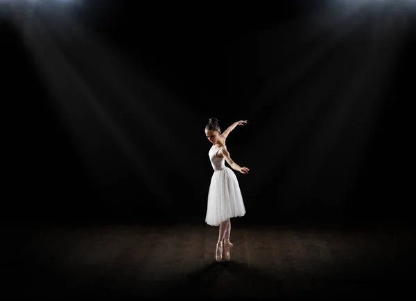 Балерина (в театральной версии ) — стоковое фото