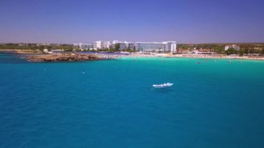 Nissi plajı Aya Napa Kıbrıs havalimanı 4k