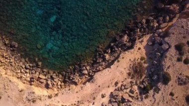 Cavo Greko 'da mavi göl Kıbrıs havalimanı 4k