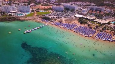 İncir ağacı plajı Protaras Kıbrıs 4k