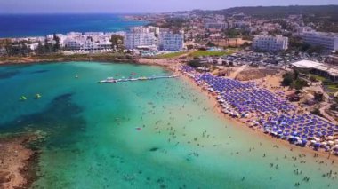 İncir ağacı Protaras Kıbrıs havadan 4k