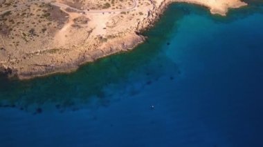 Cavo Greko 'da mavi göl Kıbrıs havalimanı 4k