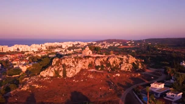 Ilya Εκκλησία Στον Πρωταρά Κύπρος Εναέρια Στο Ηλιοβασίλεμα — Αρχείο Βίντεο