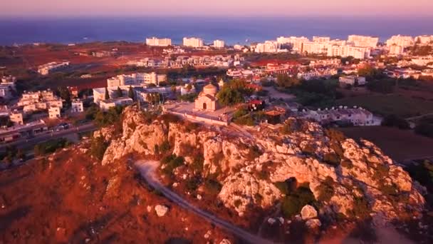 Ilya Kirche Protaras Zypern Antenne Bei Sonnenuntergang — Stockvideo