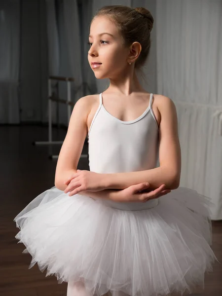 Malá Dívka Klasické Baletní Tanečnice Studiu — Stock fotografie