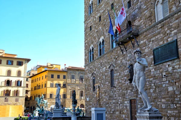 Piazza della Signoria statua Dawida przez Michała Anioła i Palazzo Vecchio Florencji widok — Zdjęcie stockowe