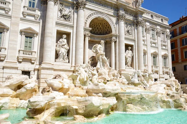 Fonte de Trevi em Roma, uma famosa vista italiana — Fotografia de Stock