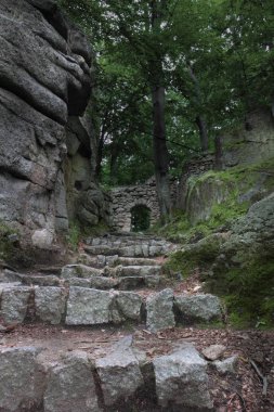 Eski Polonya Chojnik kalesi kalıntıları