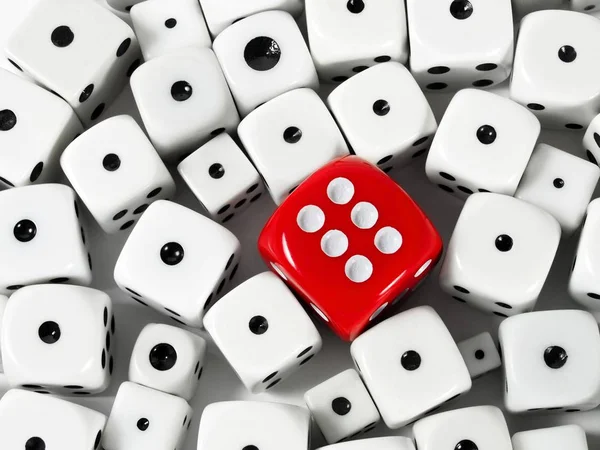 Röda och vita spel tärning — Stockfoto