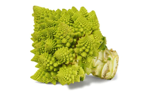 Romanesco broccoli op wit — Stockfoto