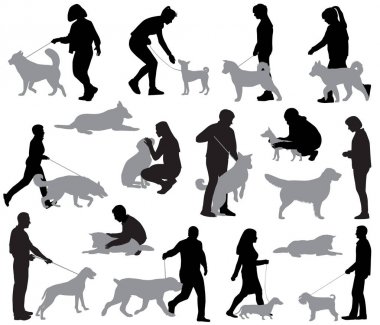 Farklı pozisyonlar ve durumlar köpeklerle insanların siluetleri