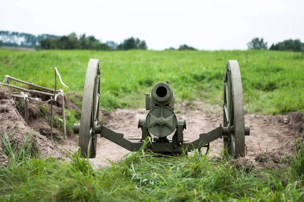 Canhão de artilharia velho — Fotografia de Stock