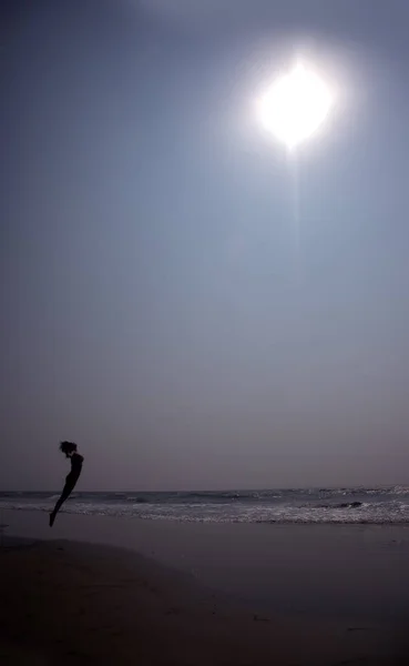 Silhouette of the jumping lady at the summer beach. Artistic col — Stock Photo, Image