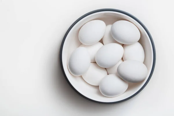 Hen eggs in a white bowl — Stock Photo, Image