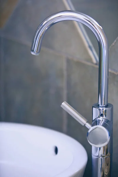 Wasserhahn Und Waschbecken Heimischen Badezimmer — Stockfoto