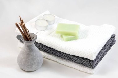 Aromaterapi ve Spa kavramı. Havlu ve sabun.