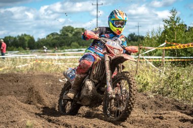 Malechowo, Polonya - 17 Temmuz: tanımsız sürücü üzerinde Lehçe Enduro Şampiyonası Polonya, Malechowo 17 Temmuz 2016