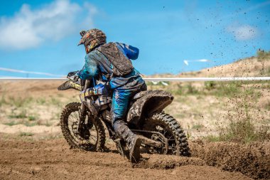 Malechowo, Polonya - 17 Temmuz: tanımsız sürücü üzerinde Lehçe Enduro Şampiyonası Polonya, Malechowo 17 Temmuz 2016