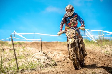 Malechowo, Polonya - 17 Temmuz: tanımsız sürücü üzerinde Lehçe Enduro Şampiyonası Polonya, Malechowo 17 Temmuz 2016