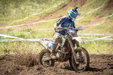 Malechowo, Polonya - 17 Temmuz: tanımsız sürücü üzerinde Lehçe Enduro Şampiyonası Polonya, Malechowo 17 Temmuz 2016