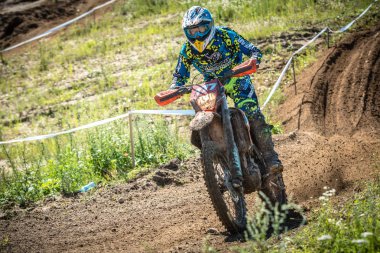 Malechowo, Polonya - 17 Temmuz: tanımsız sürücü üzerinde Lehçe Enduro Şampiyonası Polonya, Malechowo 17 Temmuz 2016