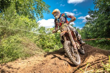 Malechowo, Polonya - 17 Temmuz: tanımsız sürücü üzerinde Lehçe Enduro Şampiyonası Polonya, Malechowo 17 Temmuz 2016